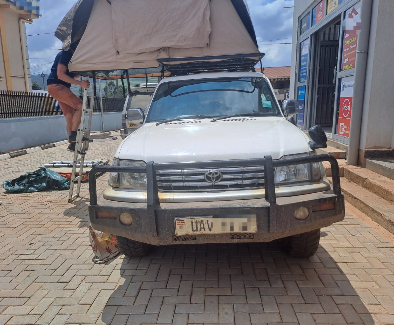 <strong>What is the best time of the year to get cheap 4×4 rental for Uganda self-drive safari?</strong>