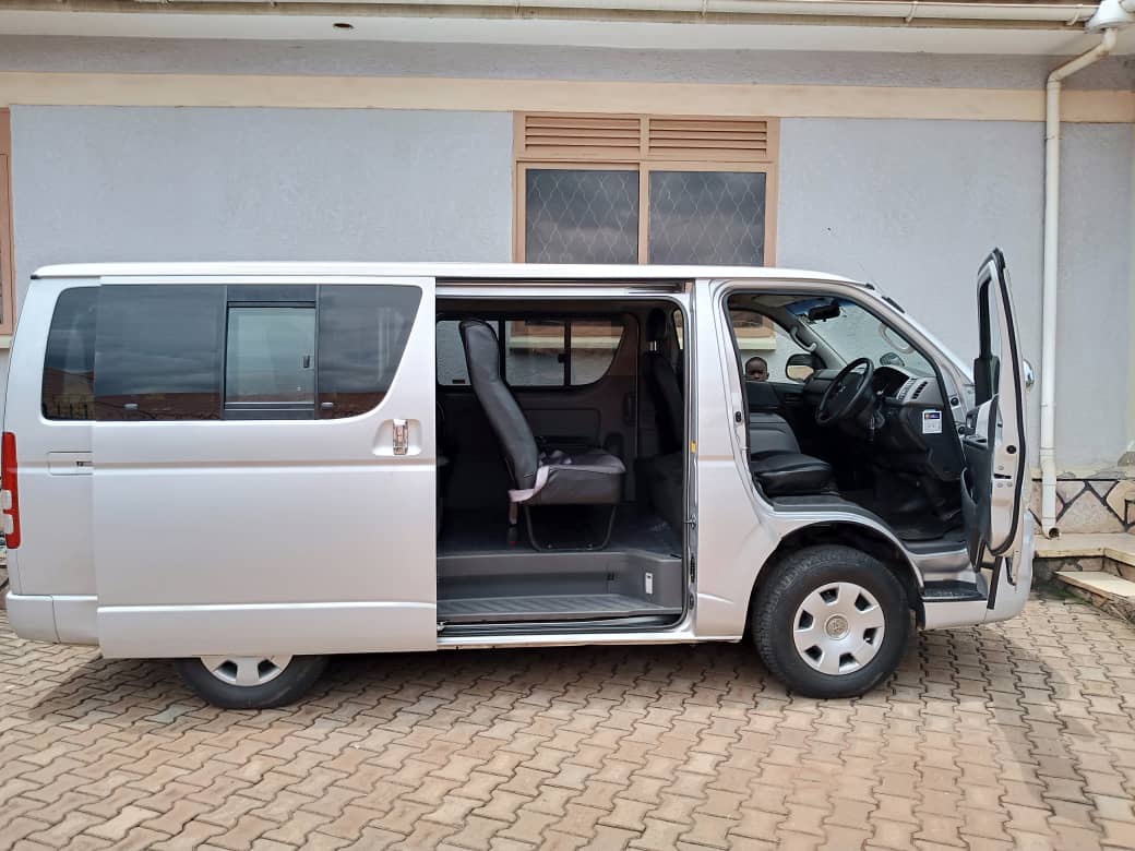 What Makes A Safari Van The Ideal 4×4 Rental For Group Trips