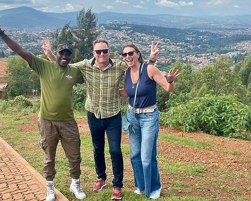 Why 4×4 Car Rental Rwanda With A Professional Tour Guide